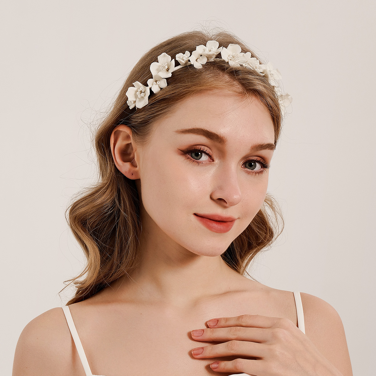 Wedding Supply Store - Efily 花嫁白い花のヘアフープ妖精森ヘッドバンドレトロフォレストスタイルファッション花輪ヘアバンド花嫁のウェディングアクセサリー